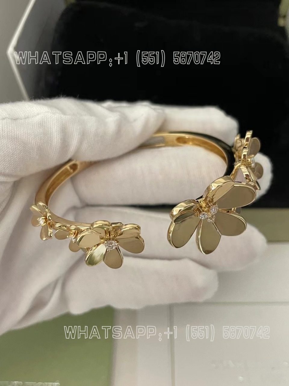 Custom Jewelry Van Cleef & Arpels Frivole bracelet, 7 flowers, medium model 18K yellow gold VCARP6L200