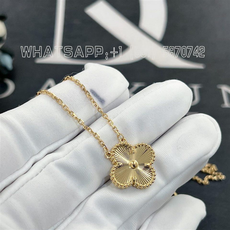 Custom Jewelry Van Cleef & Arpels Vintage Alhambra Pendant Yellow Gold VCARP4KL00