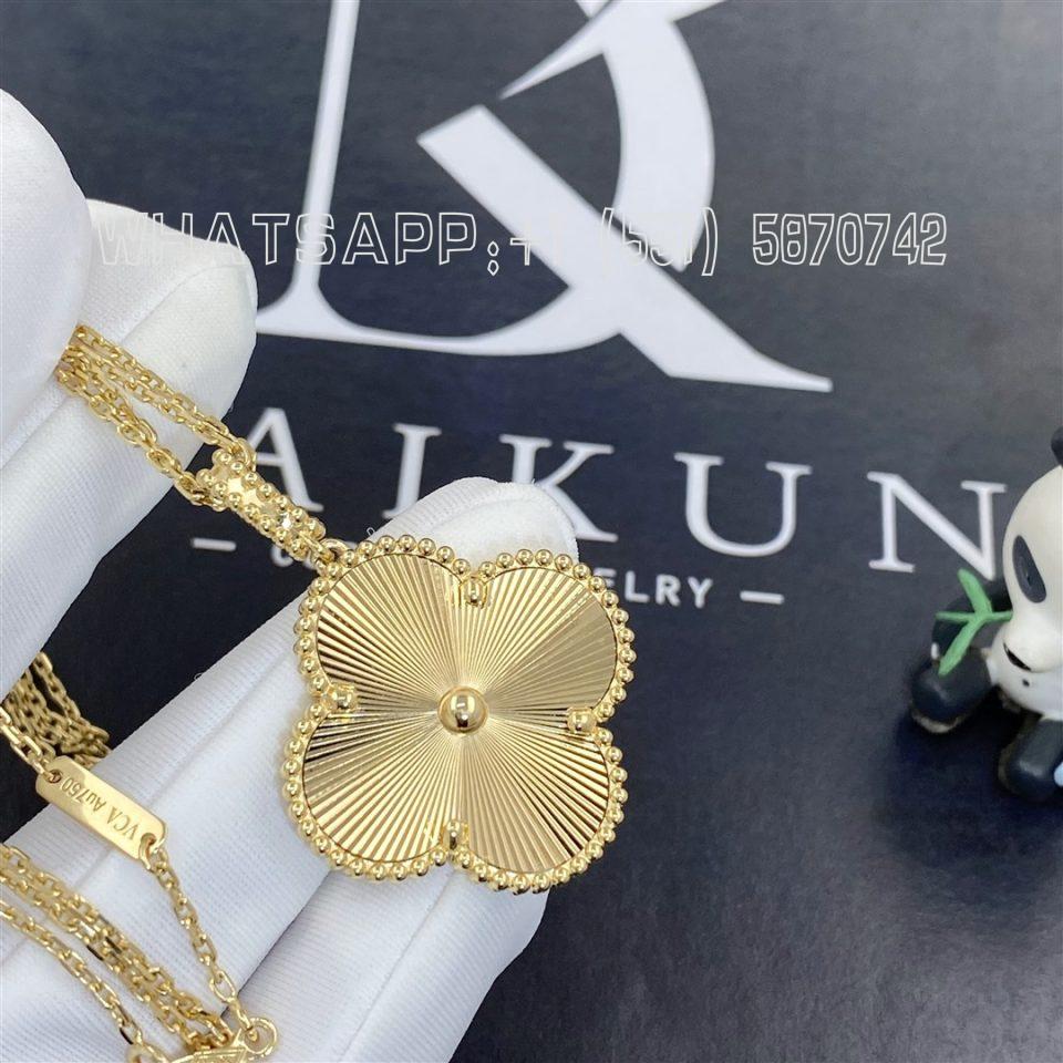 Custom Jewelry Van Cleef & Arpels Magic Alhambra long necklace 26mm, 1 motif in 18K Yellow Gold VCARP4KO00
