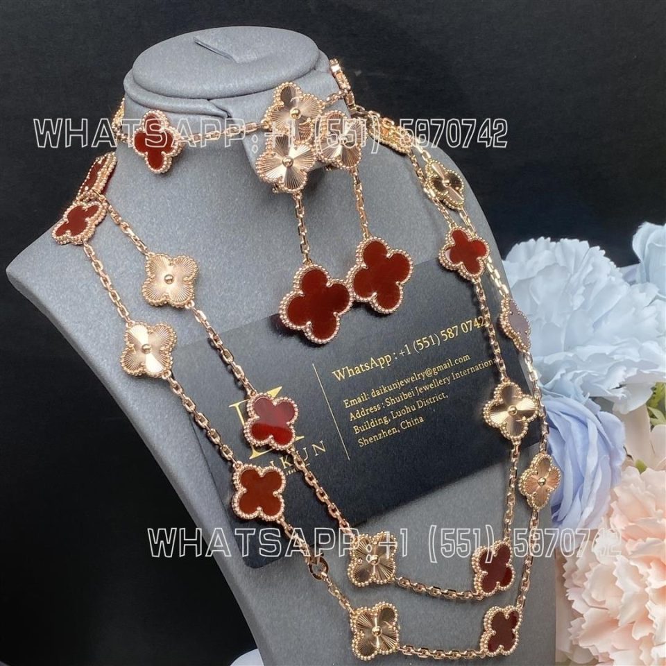 Custom Jewelry Van Cleef & Arpels Vintage Alhambra long necklace, 20 motifs in 18K Rose gold and Carnelian VCARP7RO00