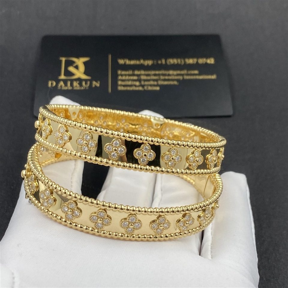 Custom Jewelry Van Cleef & Arpels Perlée clovers bracelet 18K rose gold and Diamond VCARP3O200