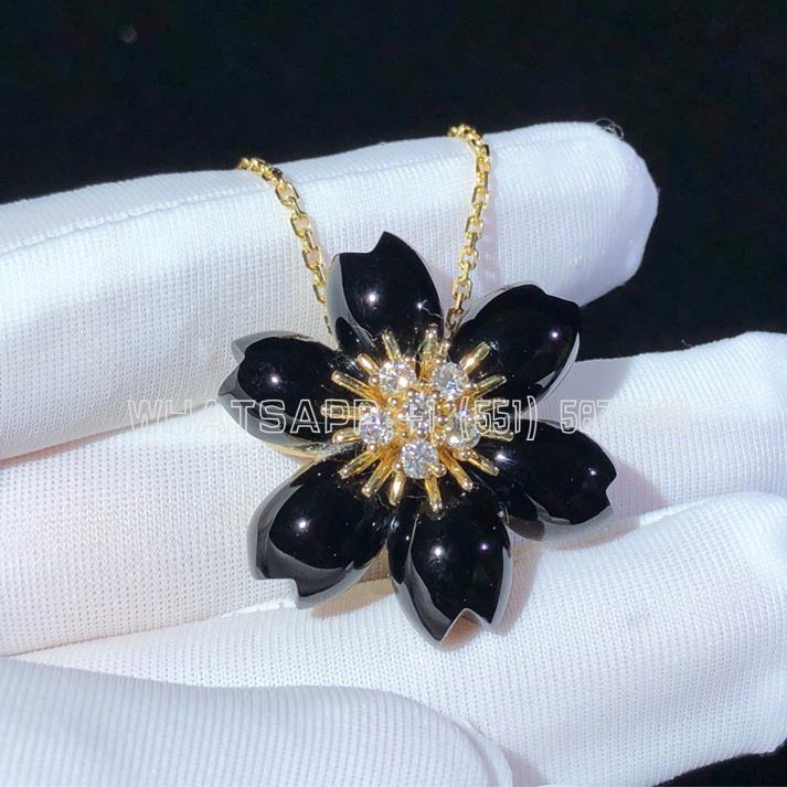 Custom Jewelry Van Cleef & Arpels Rose de Noël clip pendant, small model 18K yellow gold, Diamond and Onyx VCARO9B100