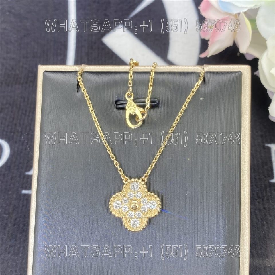 Custom Jewelry Van Cleef & Arpels Vintage Alhambra pendant 18K yellow gold and Diamond VCARA45300