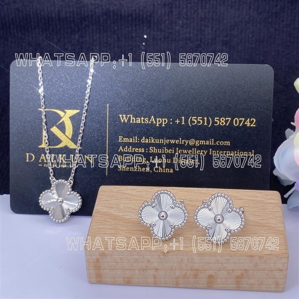 Custom Jewelry Van Cleef & Arpels Vintage Alhambra pendant guilloché rhodium plated 18K white gold VCARP9XG00
