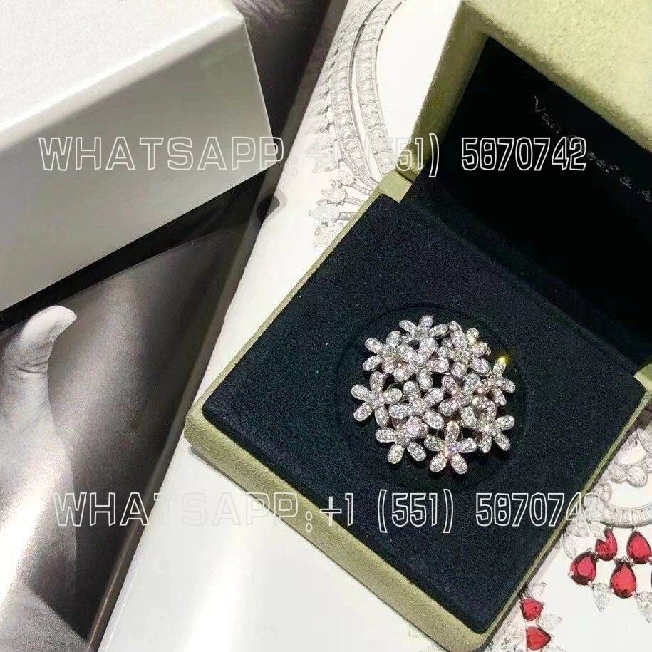 Custom Jewelry Van Cleef & Arpels Socrate ring, 12 flower small model VCARA11200