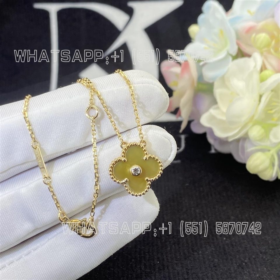Custom Jewelry Van Cleef & Arpels Vintage Alhambra pendant gold Mother-Of-Pearl Necklace