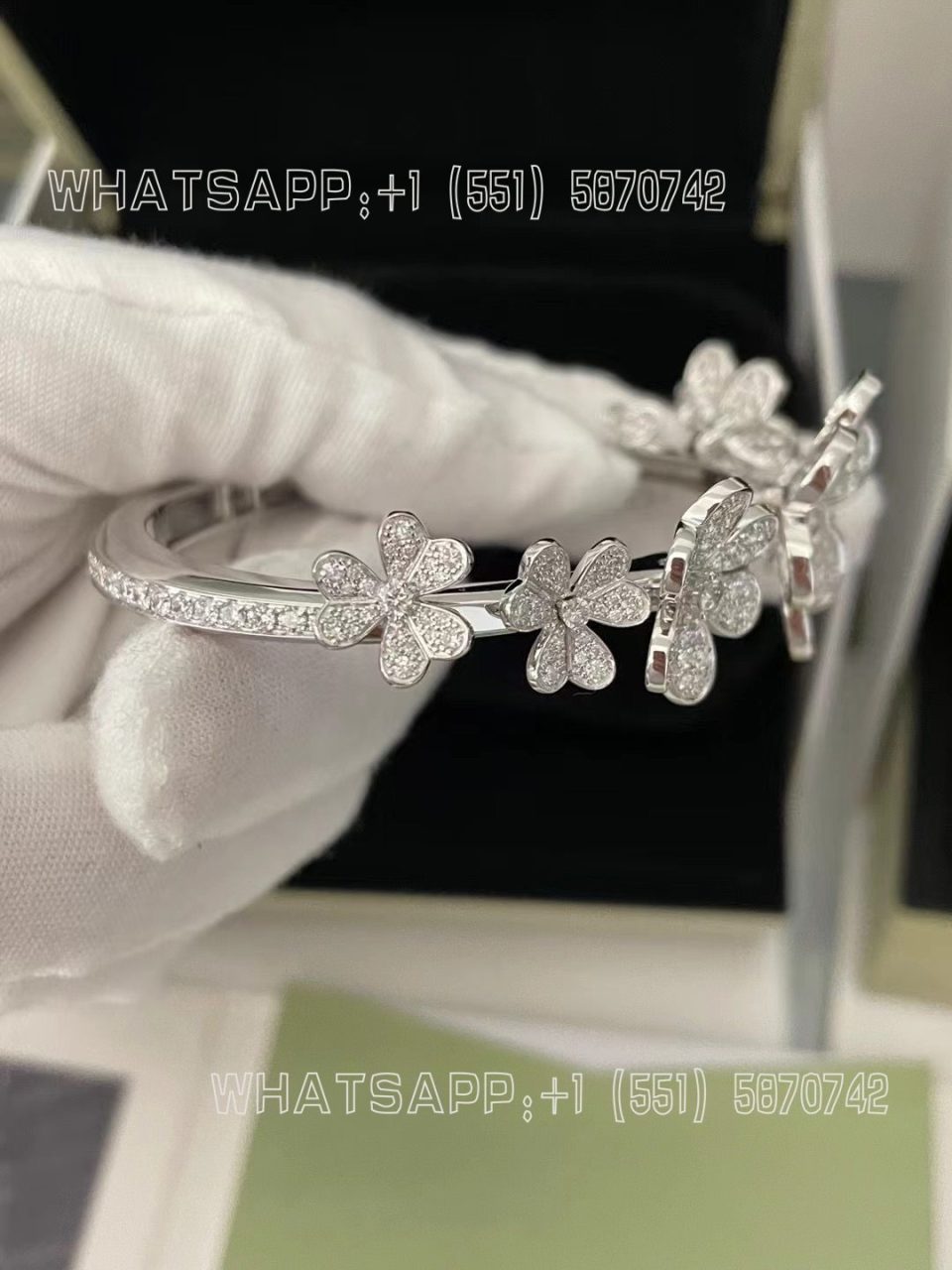 Custom Jewelry Van Cleef & Arpels Frivole bracelet, 7 flowers, medium model 18K white gold, Diamond VCARPDYB00