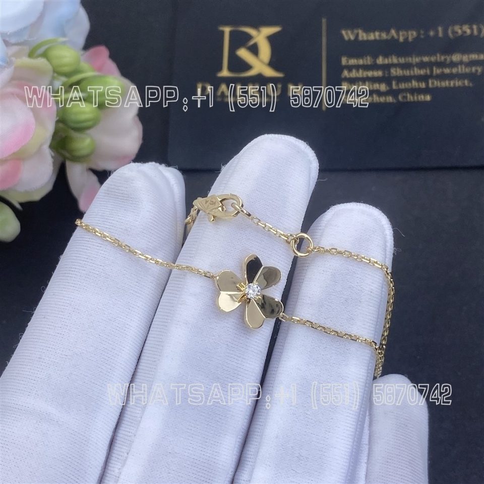 Custom Jewelry Van Cleef & Arpels Frivole bracelet, mini model 18K yellow gold, Diamond VCARPJMM00